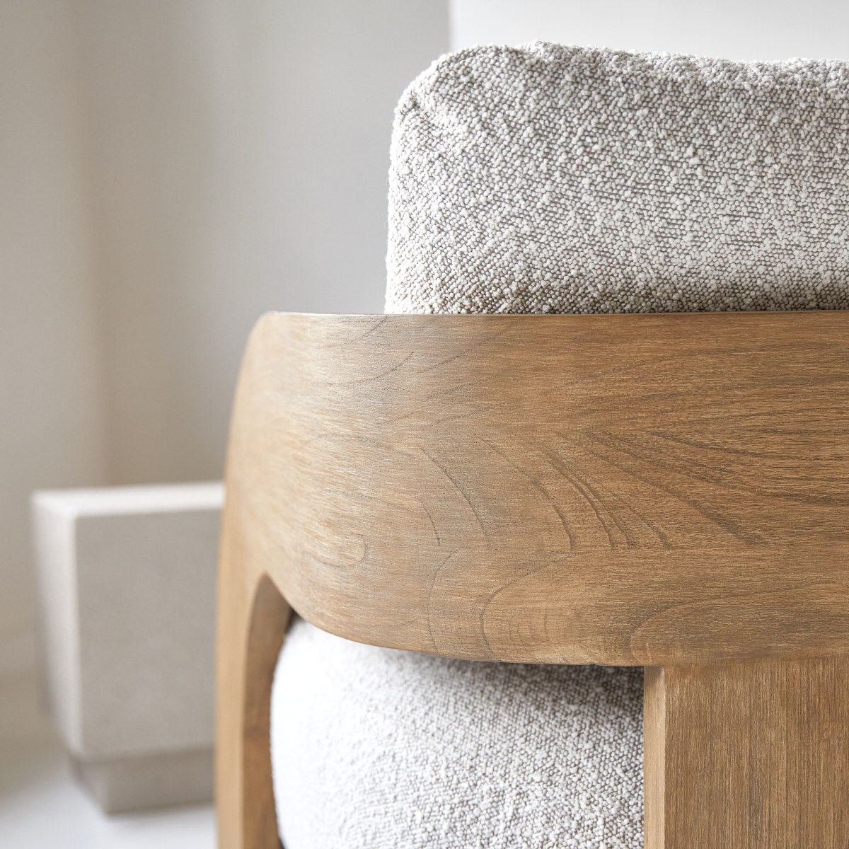 Fauteuil en Mindi clair massif, BOTI beige, TIKAMOON