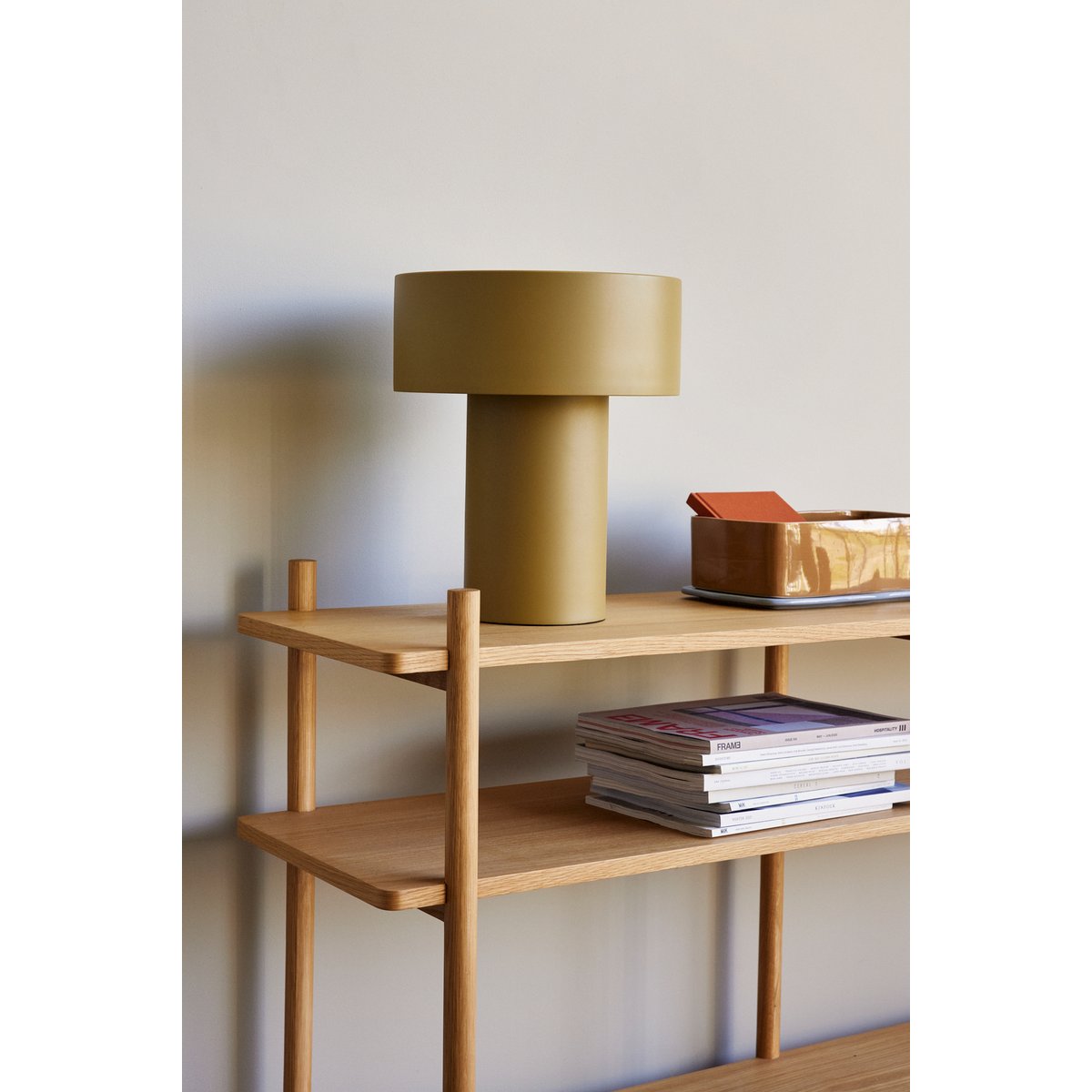 Lampe de table en fer AKI khaki, HUBSCH
