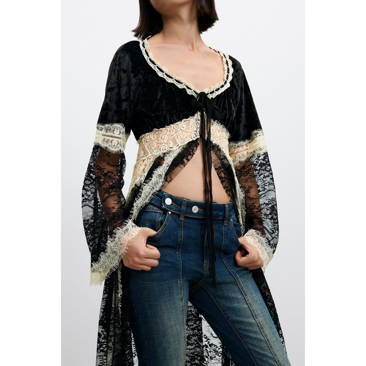 t-shirt en dentelle à col en V noir, DESIGUAL