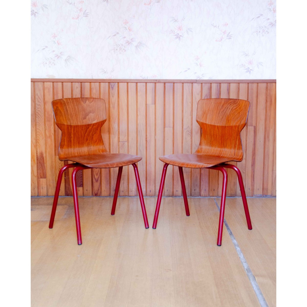 Paire de chaises de designer en bois clair Alma N°1767 - Bon état bois clair, DEBONGOUT
