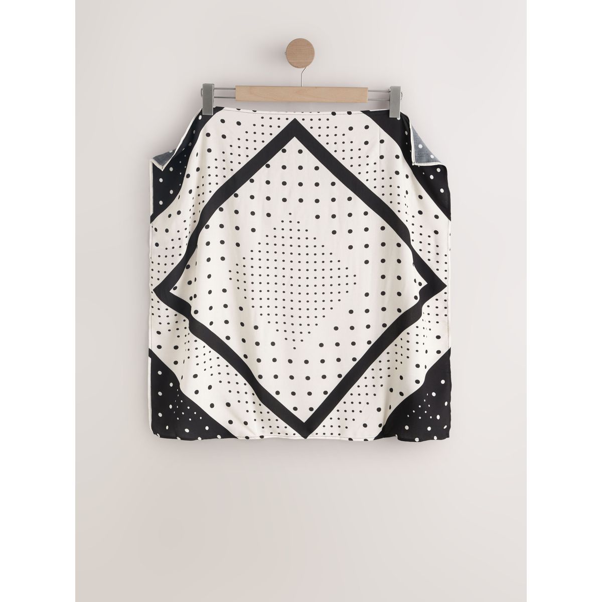 Foulard carré en satin imprimé à pois monochrome, NEXT