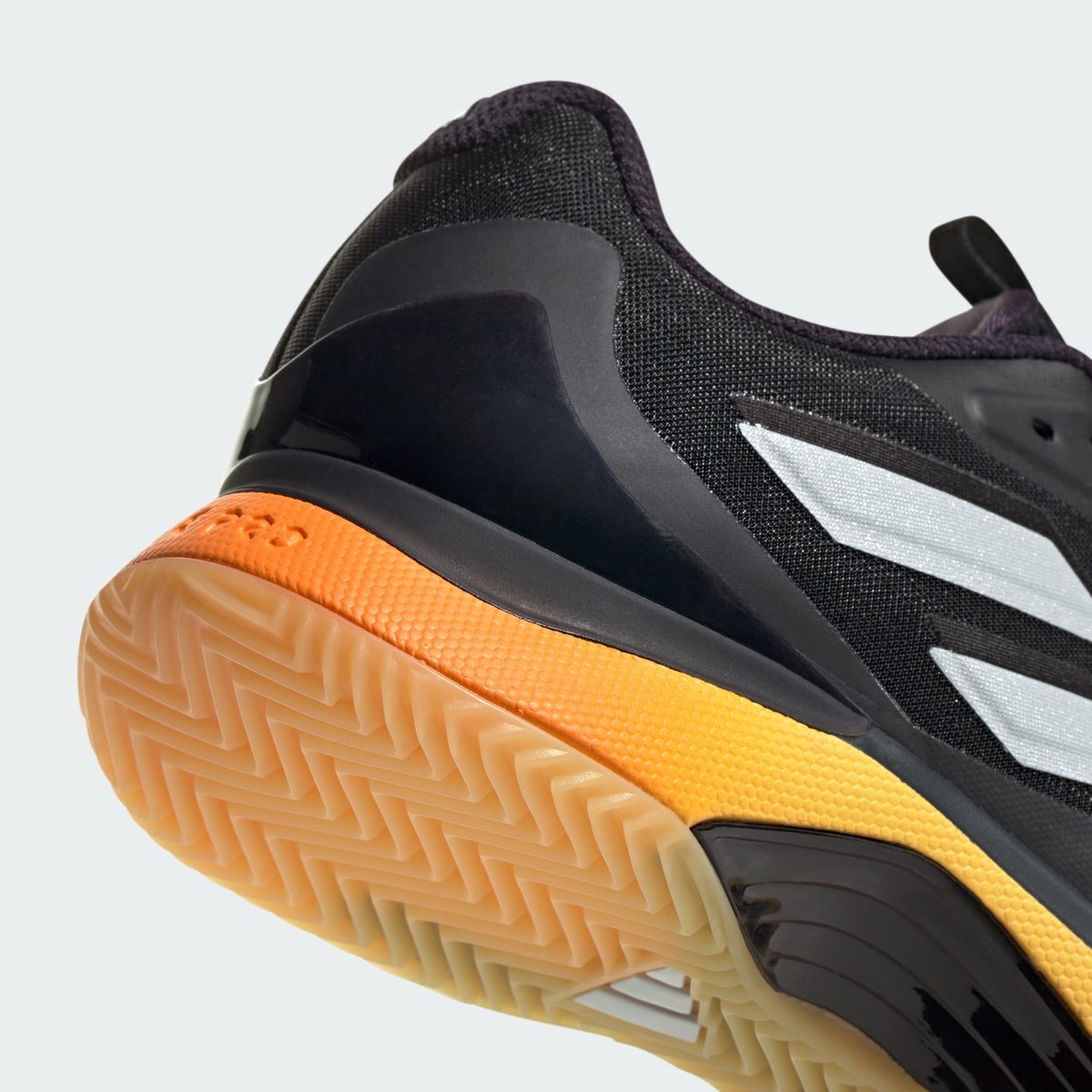 Chaussure de tennis terre battue Avacourt 2 aurora black / zero metalic / spark, adidas Performance