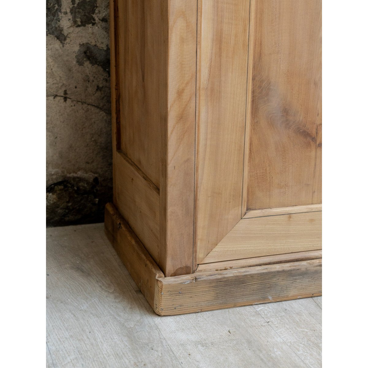 Buffet haut en bois Gilbert N°1915 - Bon état bois clair, DEBONGOUT