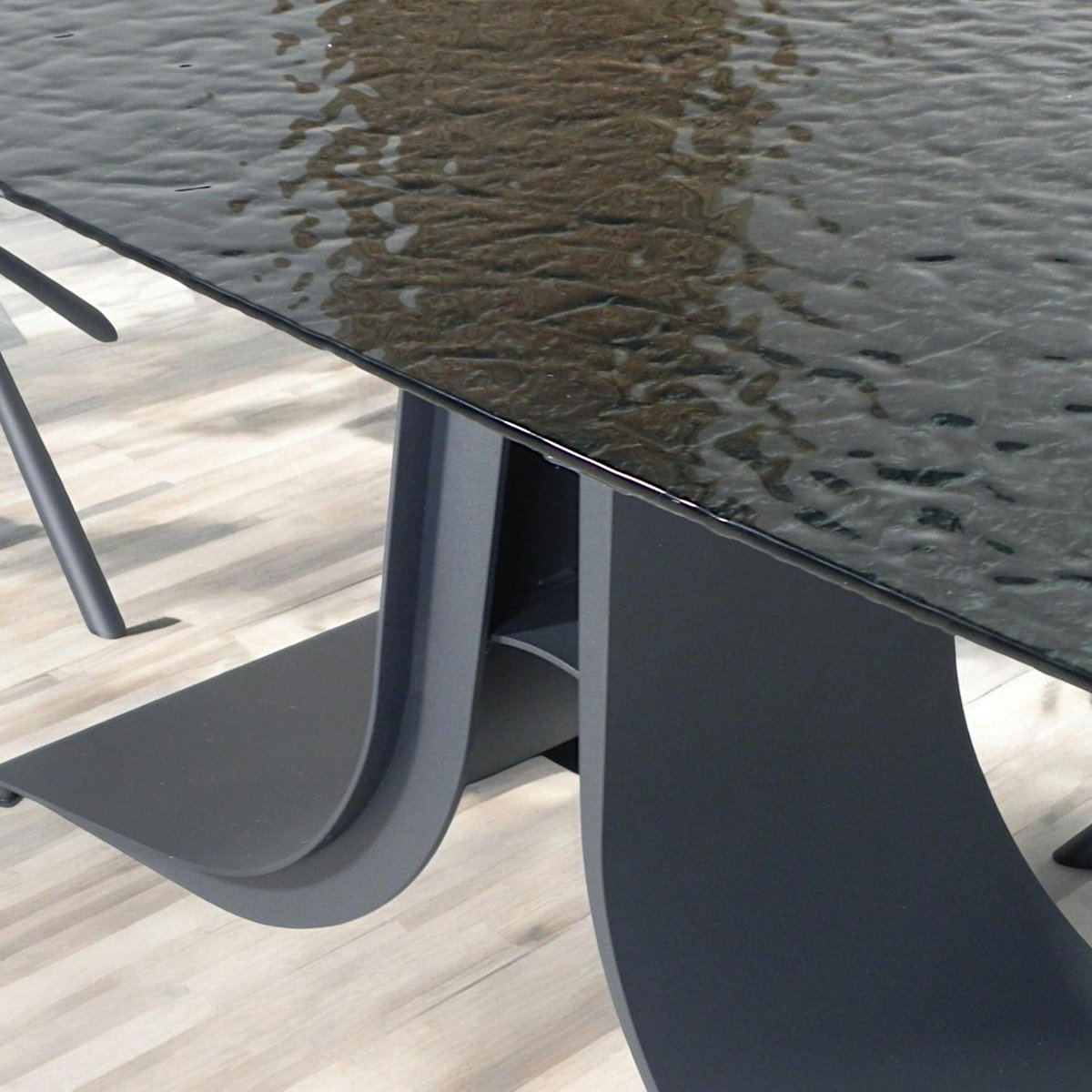 Table en verre ondulé noir extensible 180-260 cm LIGURIE noir, PIER IMPORT