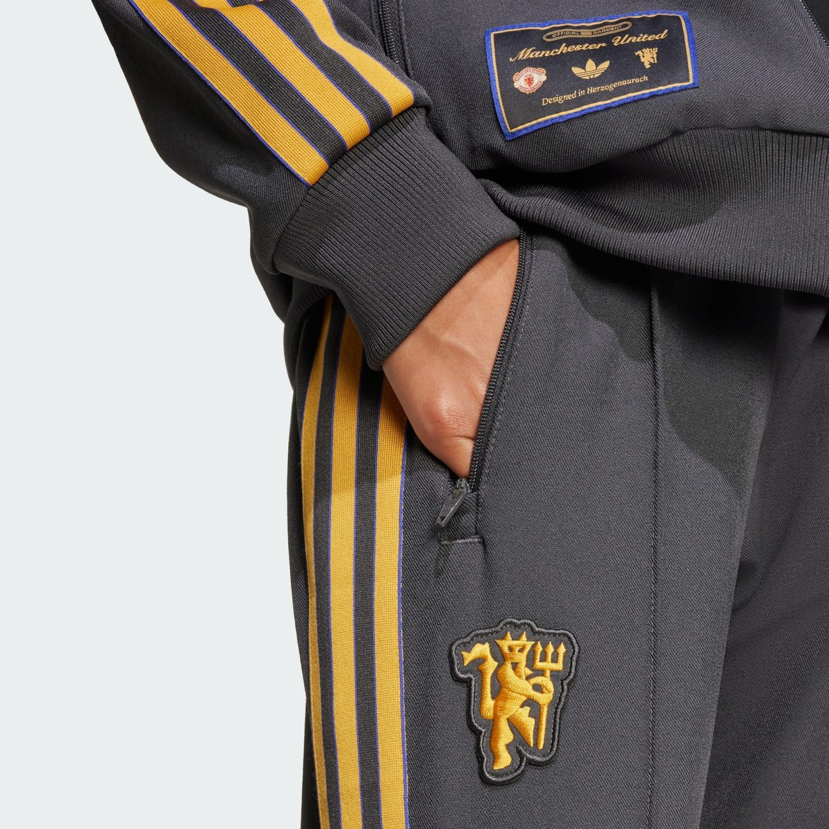 Pantalon De Survêtement Manchester United Terrace Icons Pantalon De Survêtement Manchester United Terrace Icons utility black, adidas Originals