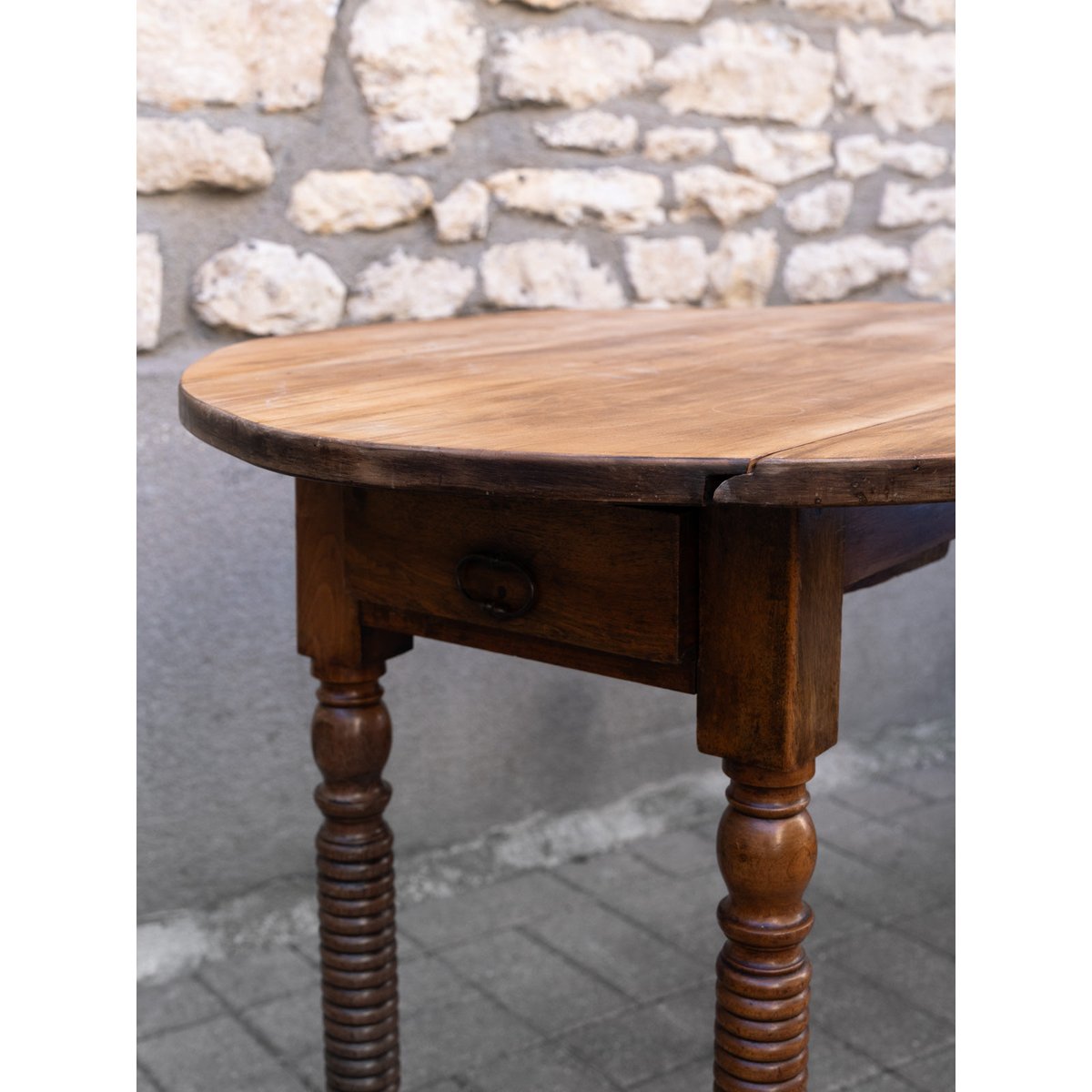 Table à manger ovale en bois Romy N°1516 - Bon état bois foncé, DEBONGOUT