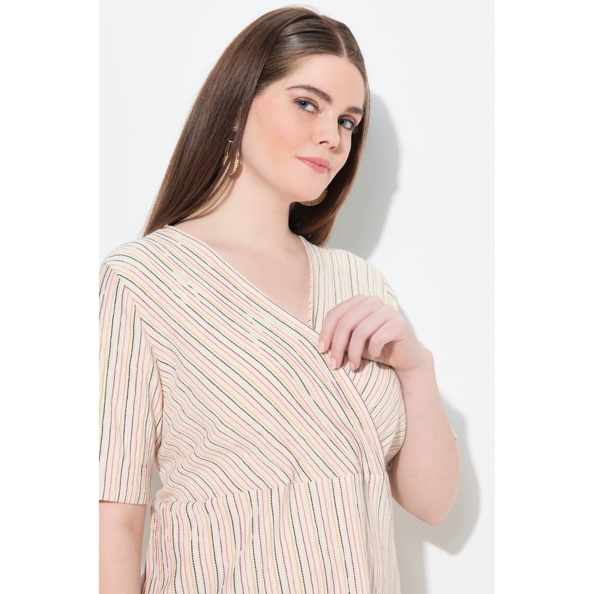 T-shirt en coton bio. Décolleté en V esprit blanc perle, ULLA POPKEN