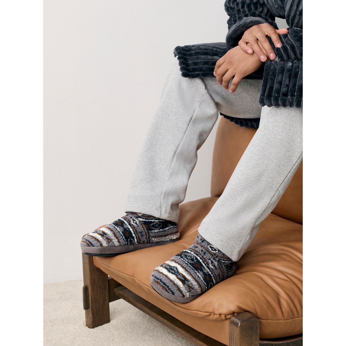 Chaussons bottines en polaire à motif gris, NEXT