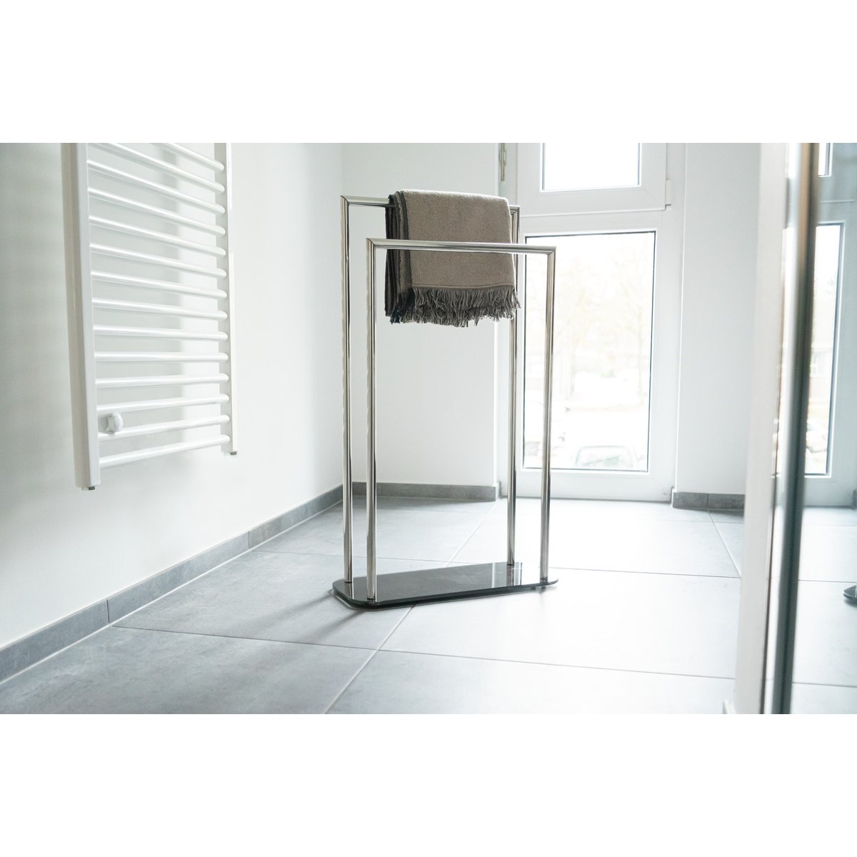 Porte serviettes sur pied 2 barres RAVINA argent brillant, WENKO