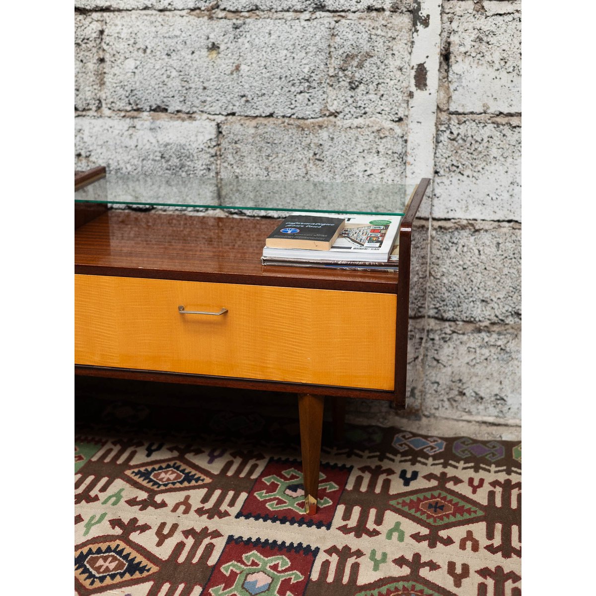 Enfilade bicolore à deux niveaux Margaret N°495 - Bon état bois clair, DEBONGOUT