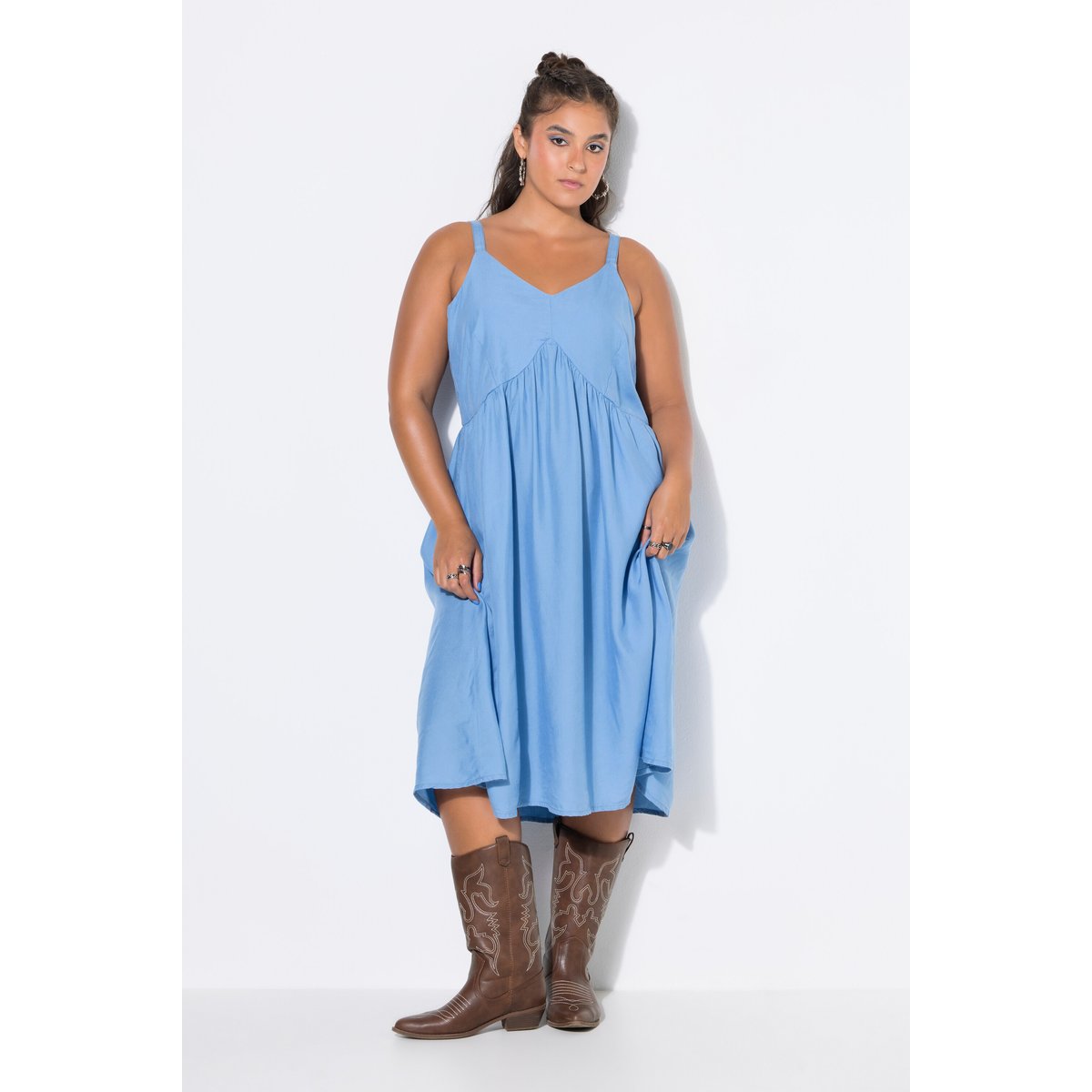 Robe longue évasée sans manches bleu clair, STUDIO UNTOLD