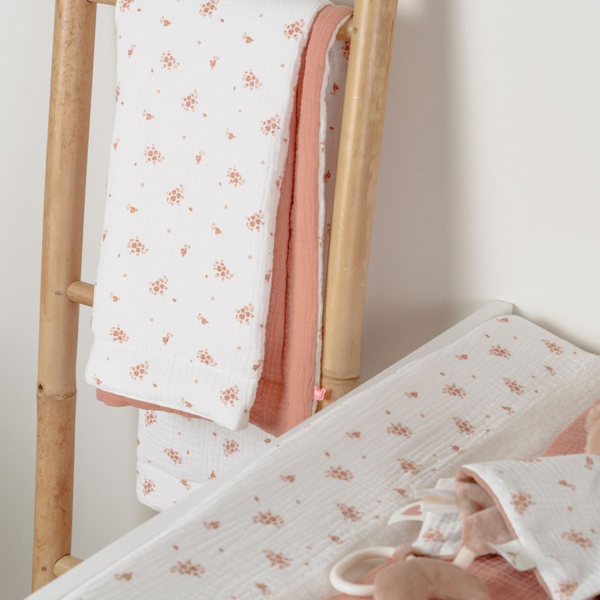 Couverture ecru, rose, NOUKIE'S