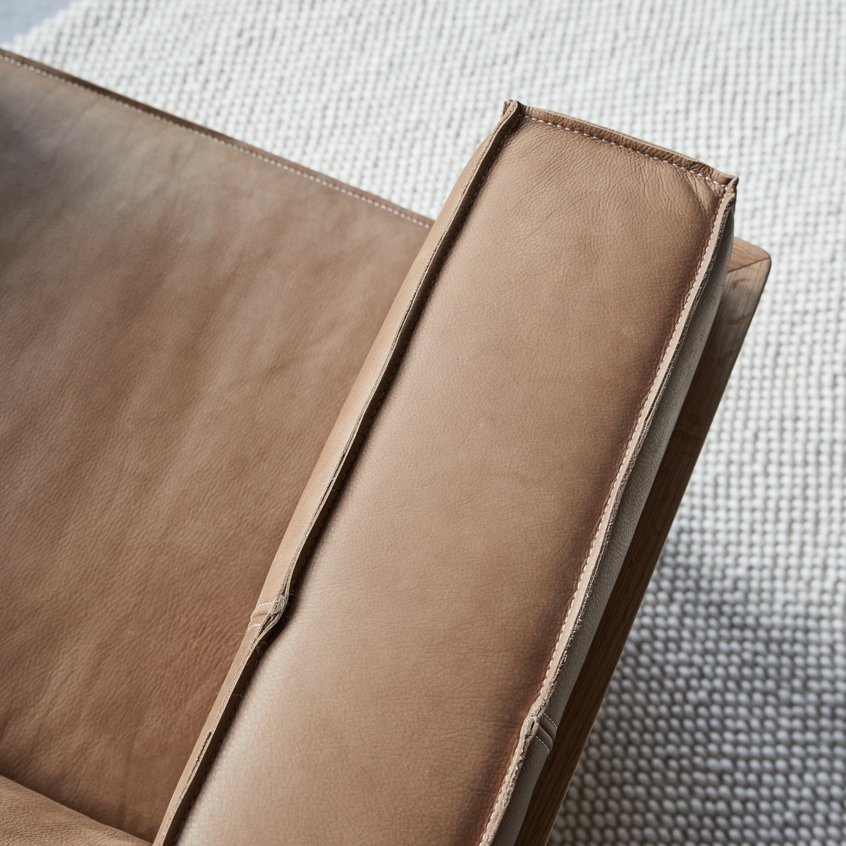 Fauteuil en Cuir massif, COBBELWOOD marron, TIKAMOON