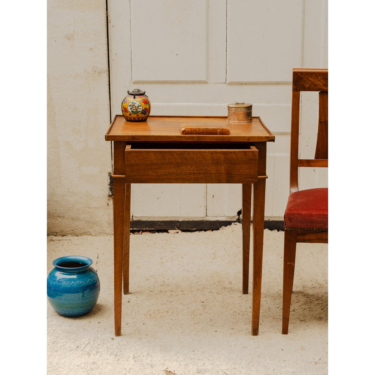 Table d'appoint en bois Francine N°1659 - Bon état bois foncé, DEBONGOUT