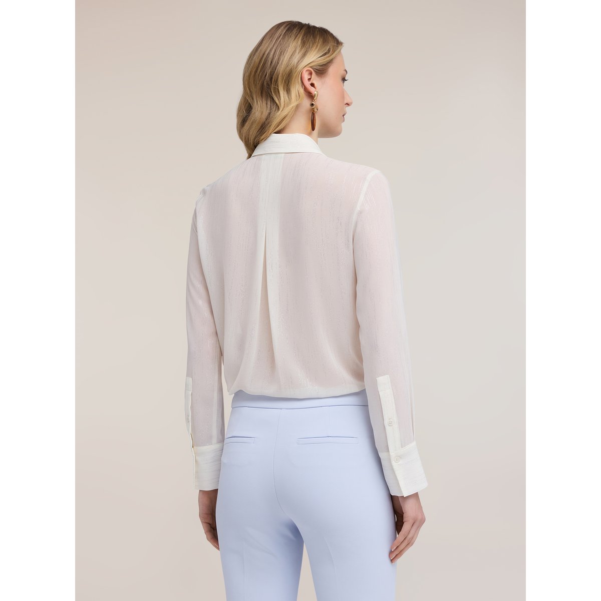 Chemise blanc, MOTIVI