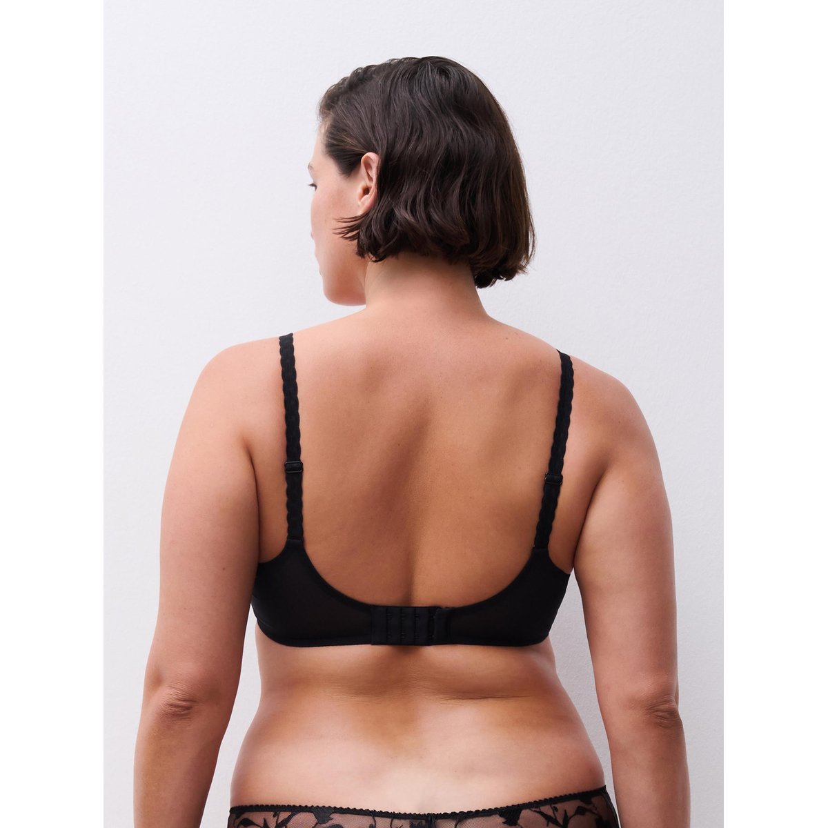 Soutien-gorge spacer plongeant IDYLL noir, CHANTELLE