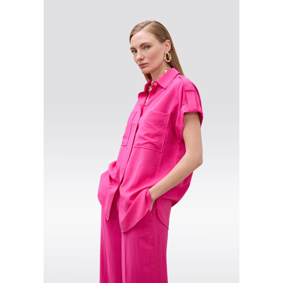 Chemise à manches tombantes avec poches et boutons siglés fushia, LOLA CASADEMUNT