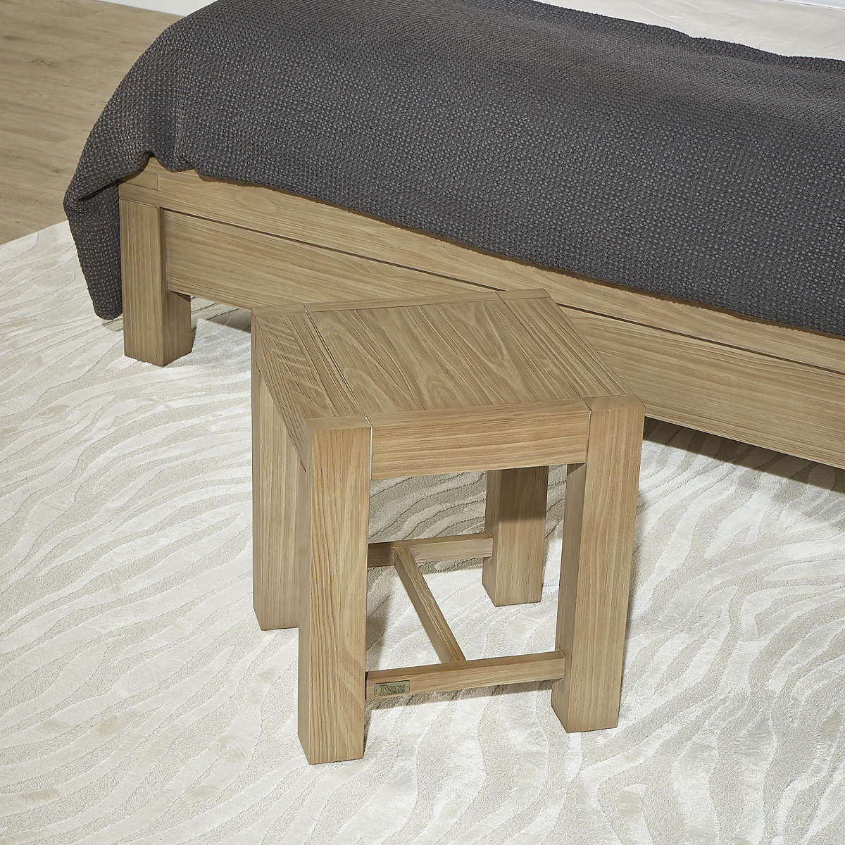 Tabouret style moderne en bois massif MEGÈVE marron, ROBIN DES BOIS