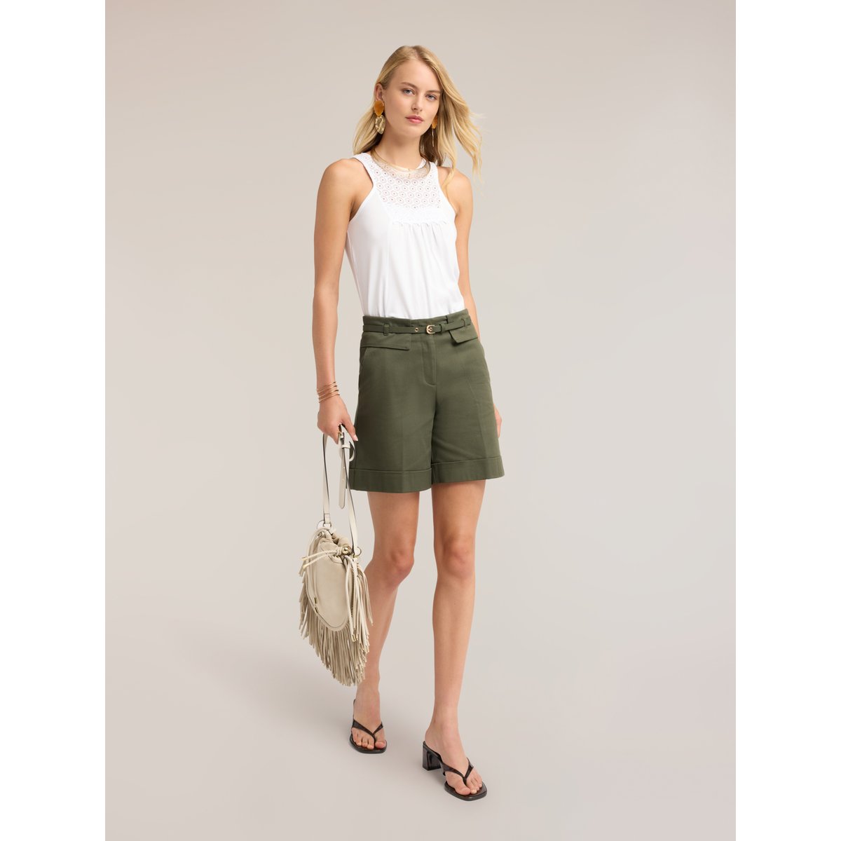 Short taille haute verde militare, MOTIVI