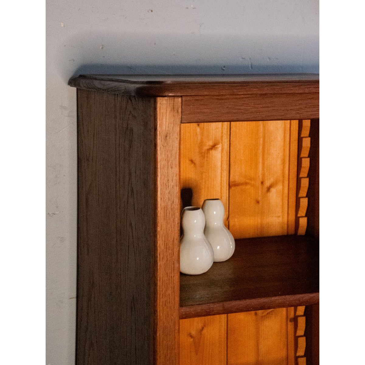 Grande étagère en bois foncé Gaëlle N°286 - Bon état bois foncé, DEBONGOUT