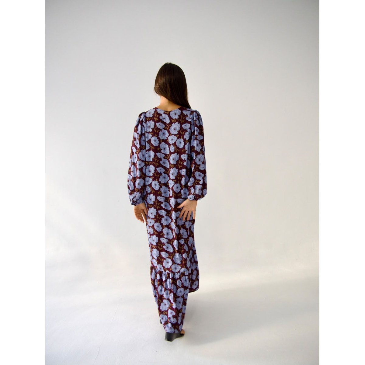 Robe longue fleurie boutonnée MICAELA bleu ciel / violet, MINDTRAVELER