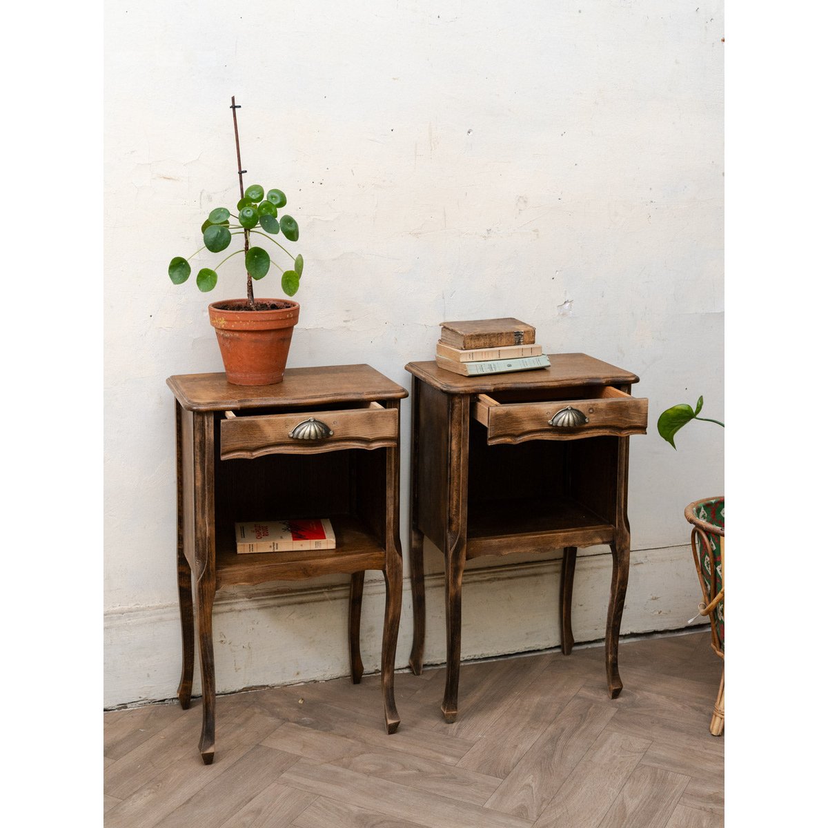 Paire de tables de chevet en bois Maïa N°1624 - Bon état bois foncé, DEBONGOUT