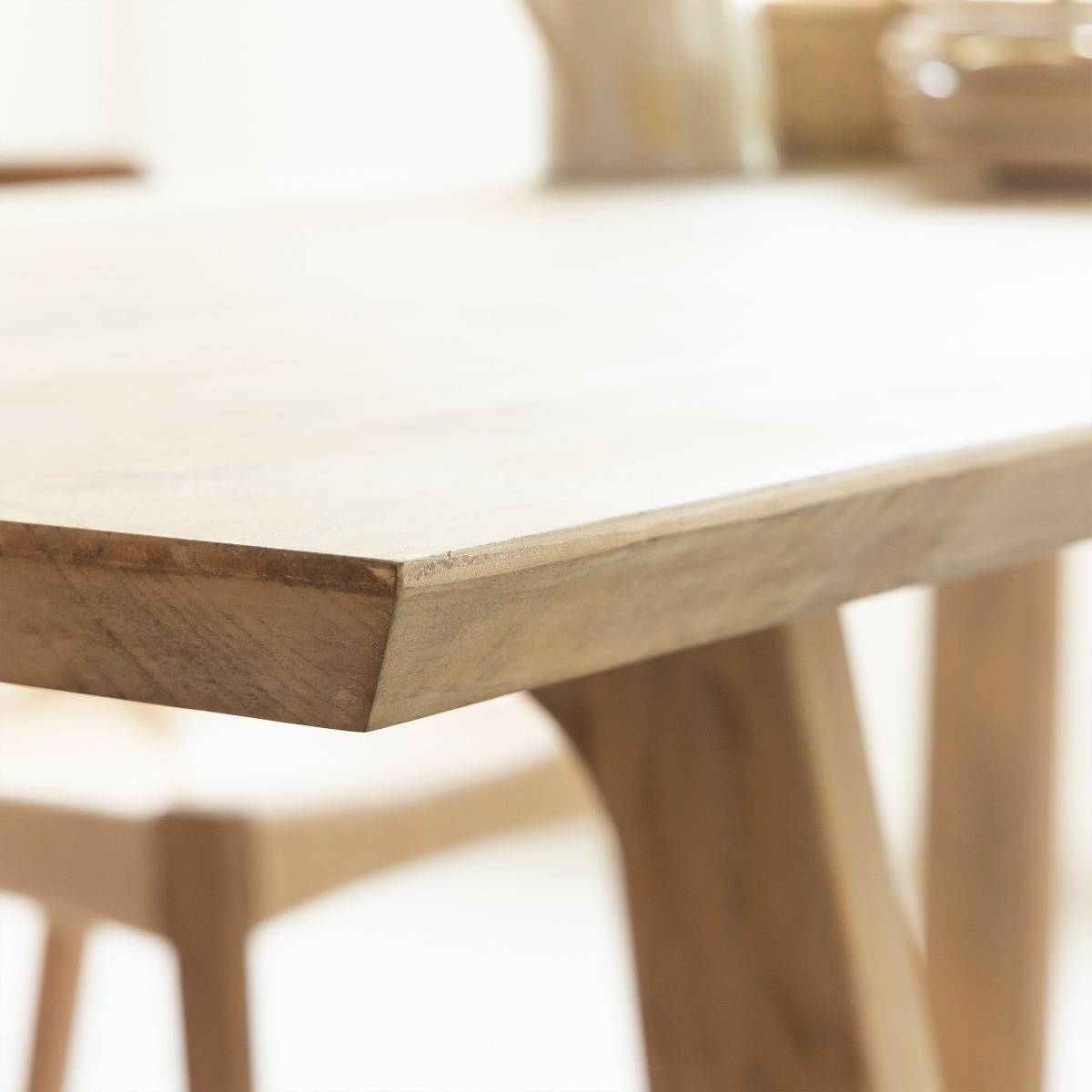 Table à manger en bois de manguier ANASTASIA bois clair, MADE IN MEUBLES