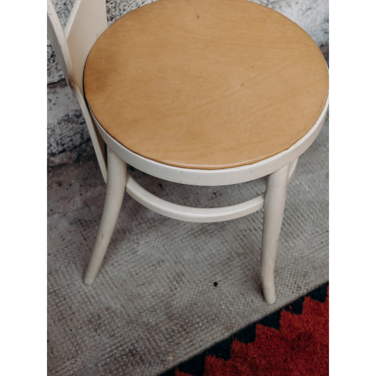 Lot de 3 chaises en skaï Alma N°685 - Bon état blanc, DEBONGOUT
