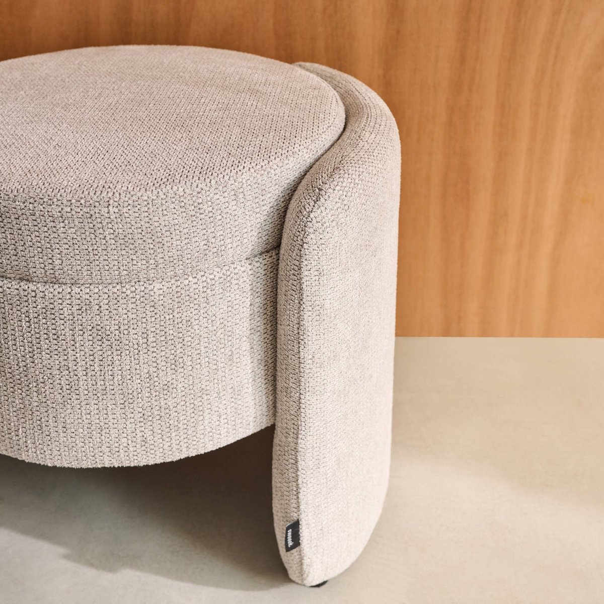 Tabouret coffre contemporain tissu KALO blanc, SWEEEK