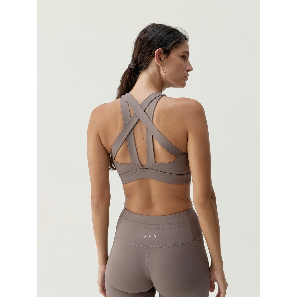 Brassière de sport femme Asura Maintien élevé bretelles coussinets amovibles marron taupe, BORN