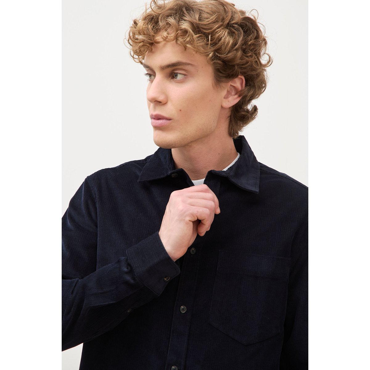 Chemise col classique en velours bleu marine, BONOBO