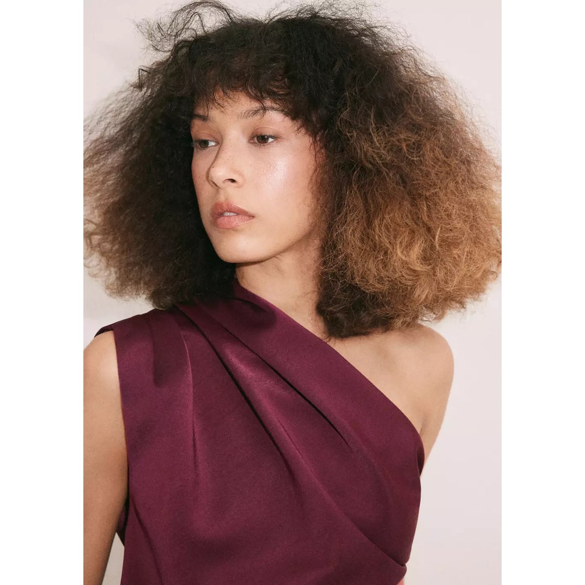 Blouse satinée à basque peplum bordeaux, MANGO