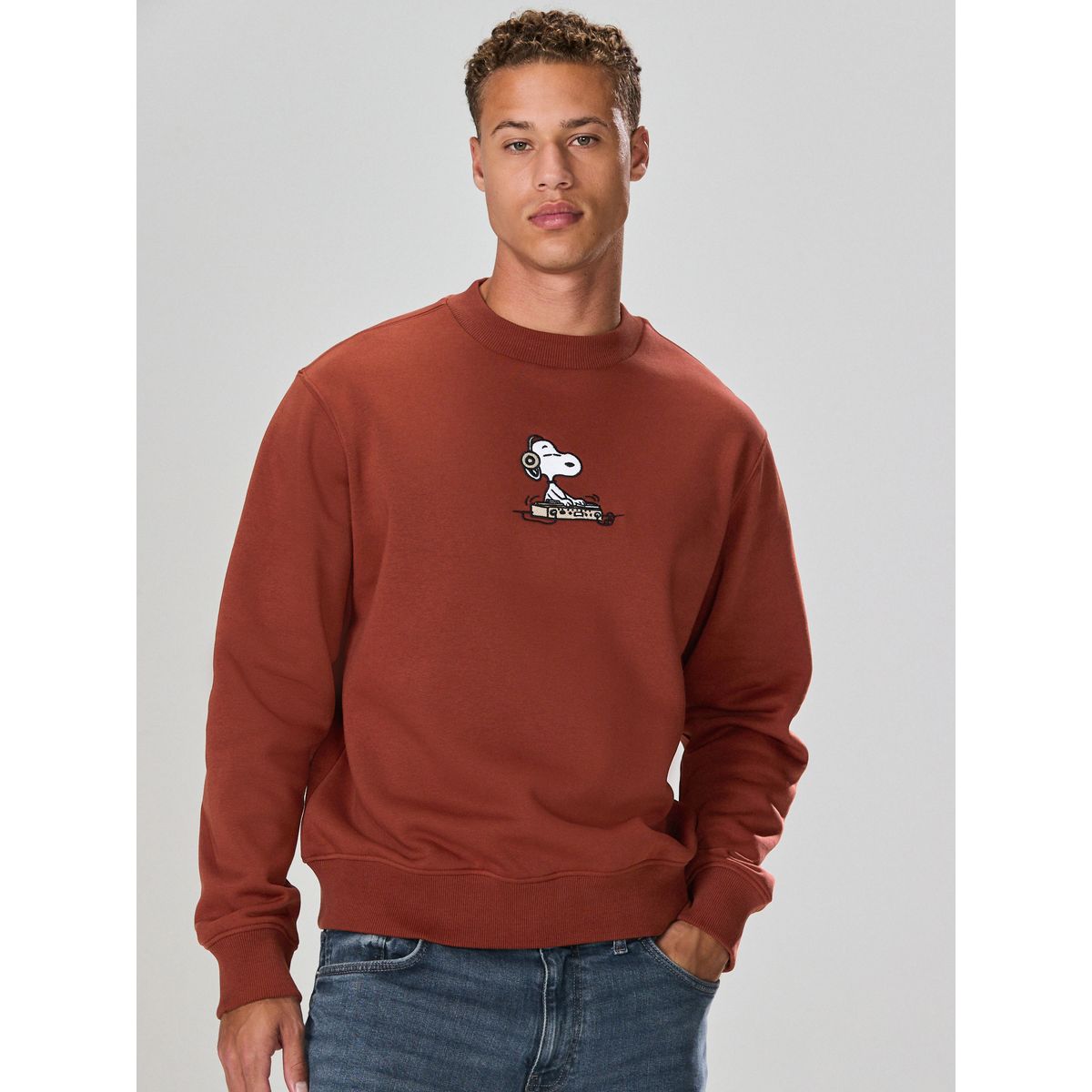 Sweat col rond snoopy sous licence marron rouille, NEXT