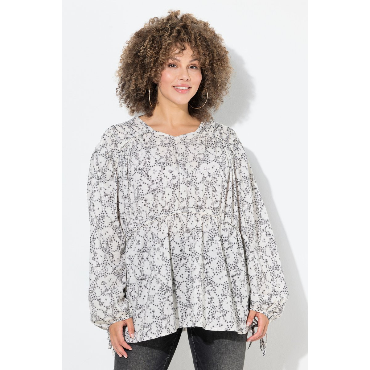 Blouse évasé à ligne en A avec encolure en blanc cassé, ULLA POPKEN
