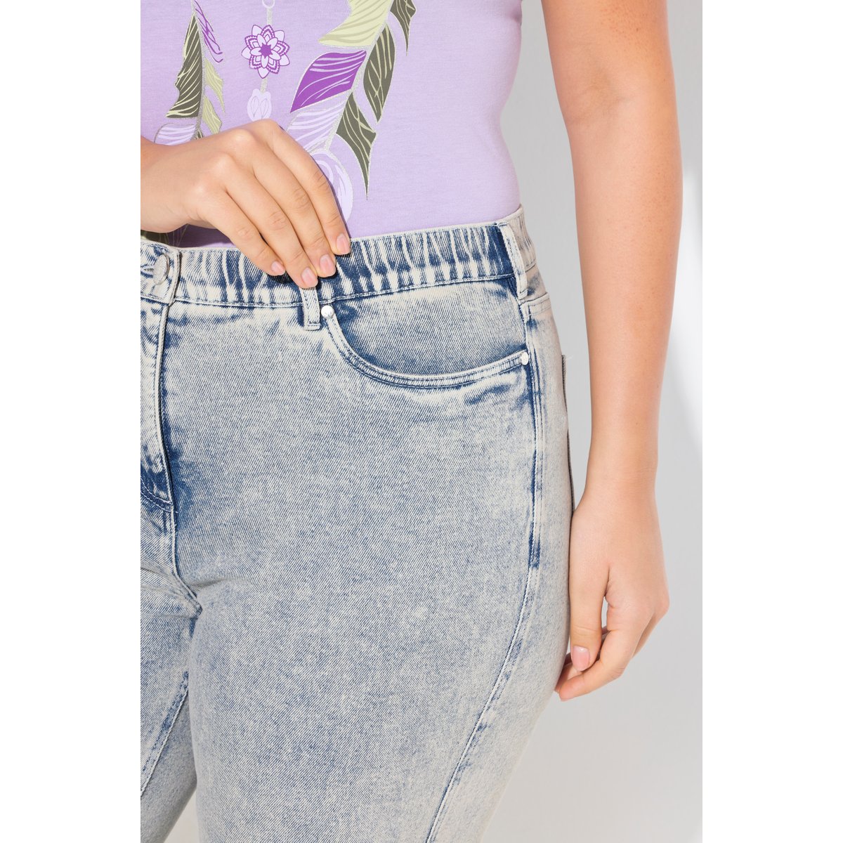 Jean Mom jambe carotte. Taille confortable bleu jean mat, ULLA POPKEN