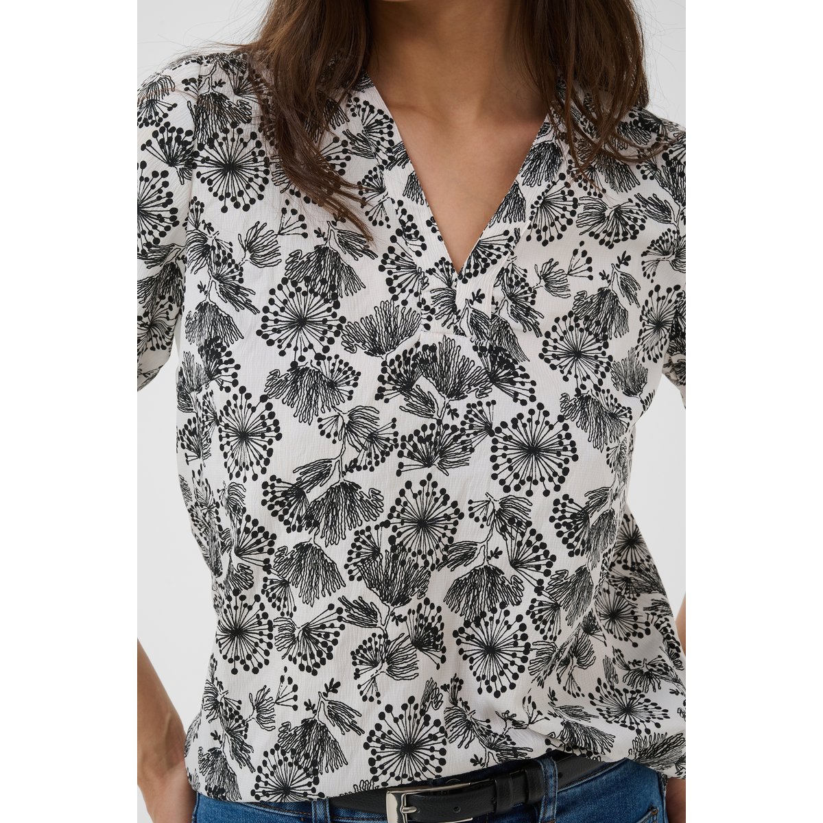 Short sleeved blouse blanc chalk w. black deep aop, KAFFE