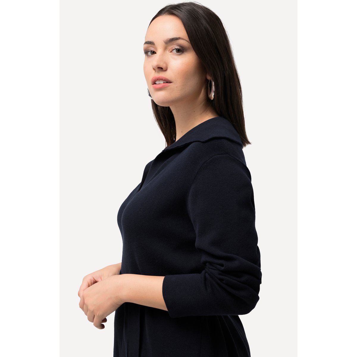 Robe en maille avec ceinture. Col chemise marine, ULLA POPKEN