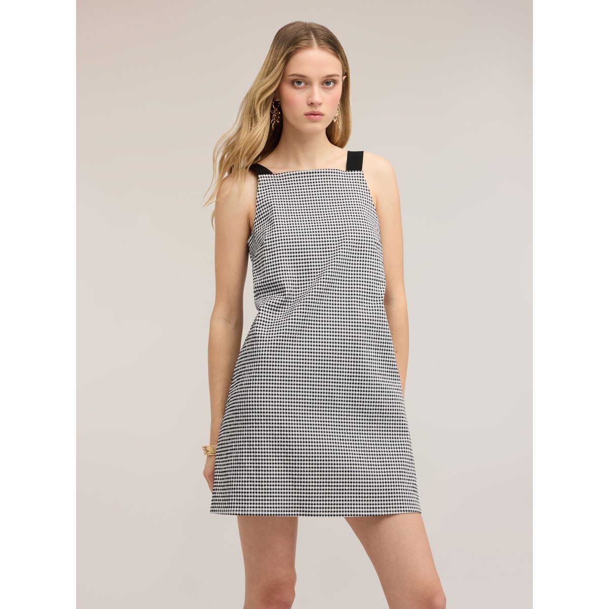 Robe courte ligne A à motif vichy noir, MOTIVI