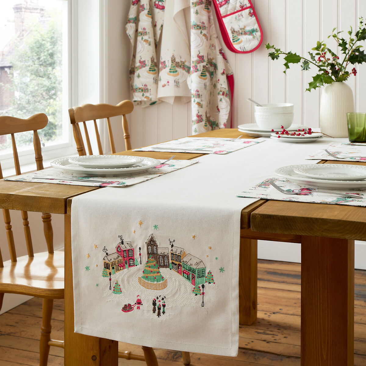 Christmas Town Cotton Dining Table Runner natural, CATHERINE LANSFIELD