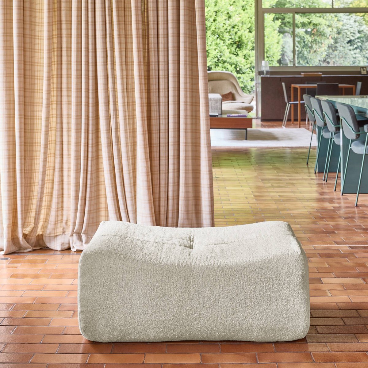 Pouf, repose-pieds compressé pour chauffeuse Sokol bouclette texturée SOKOL beige, SWEEEK