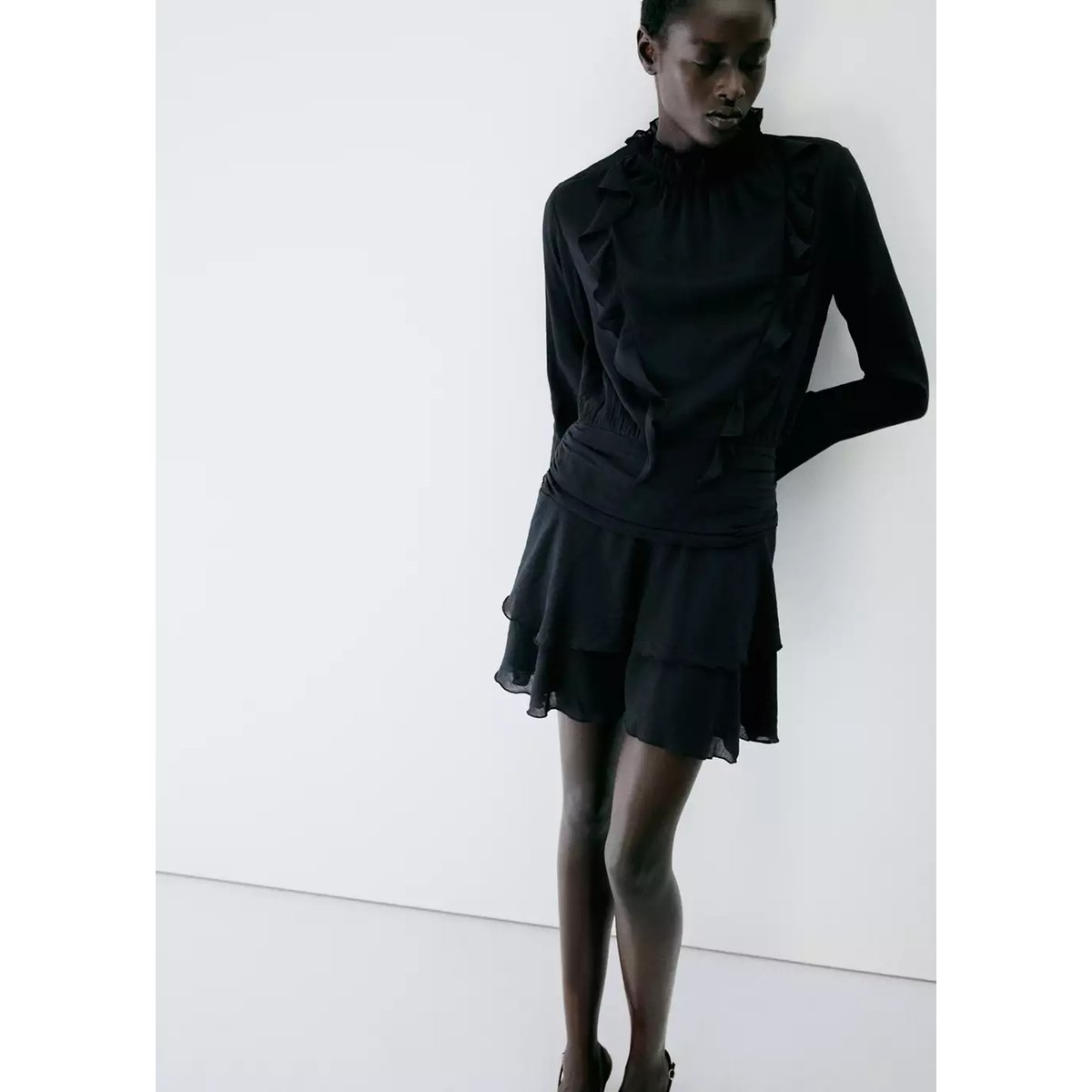 Robe fluide volants noir, MANGO