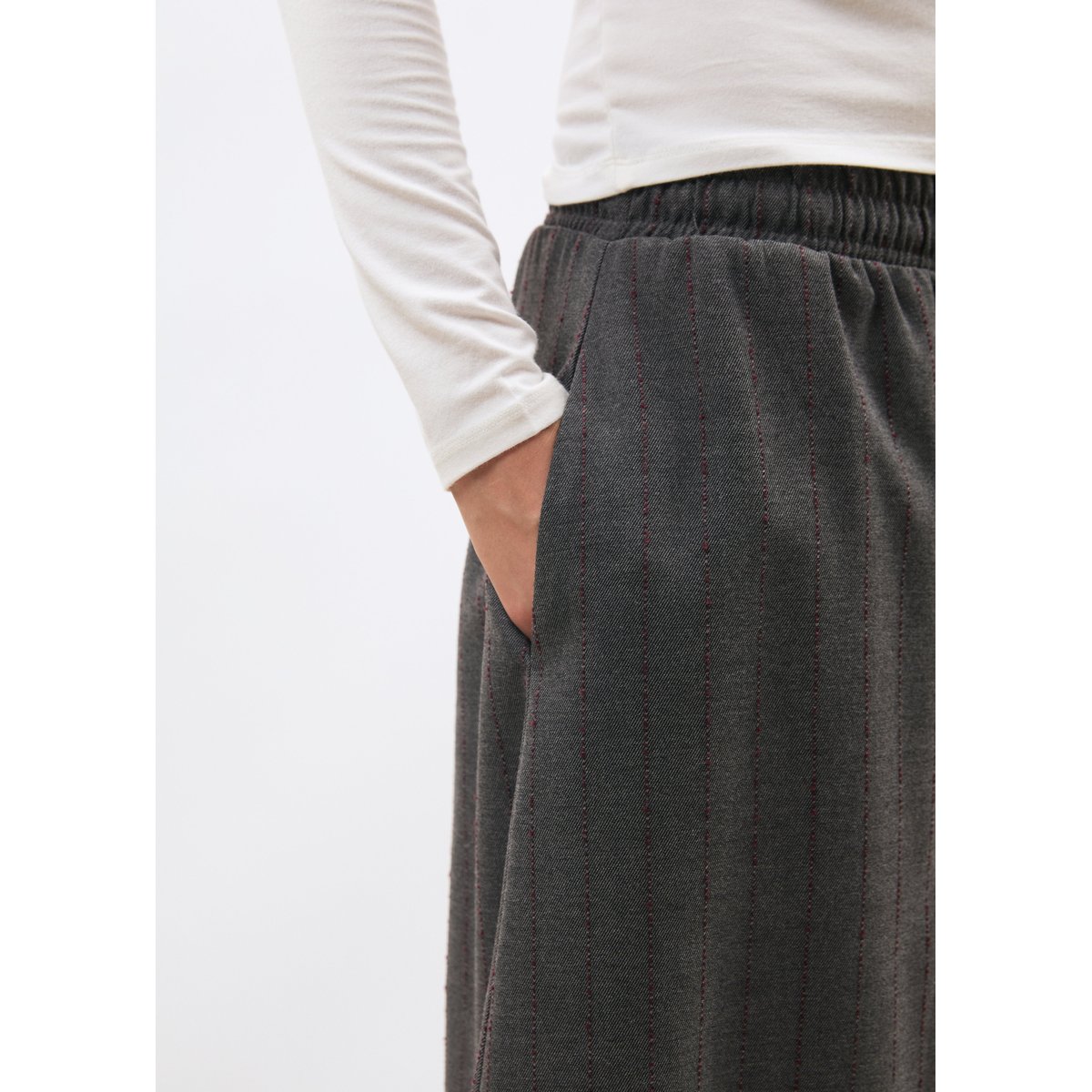 Pantalon large à rayures en flanelle anthracite/bordeaux, HUMILITY