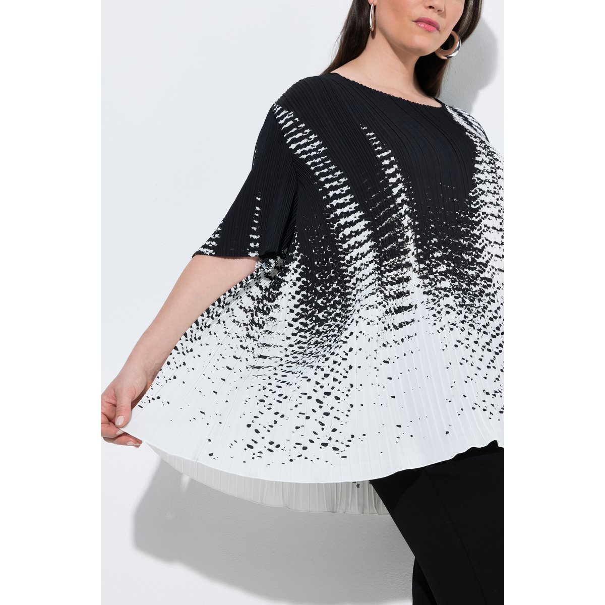 Blouse plissée avec imprimé noir, ULLA POPKEN
