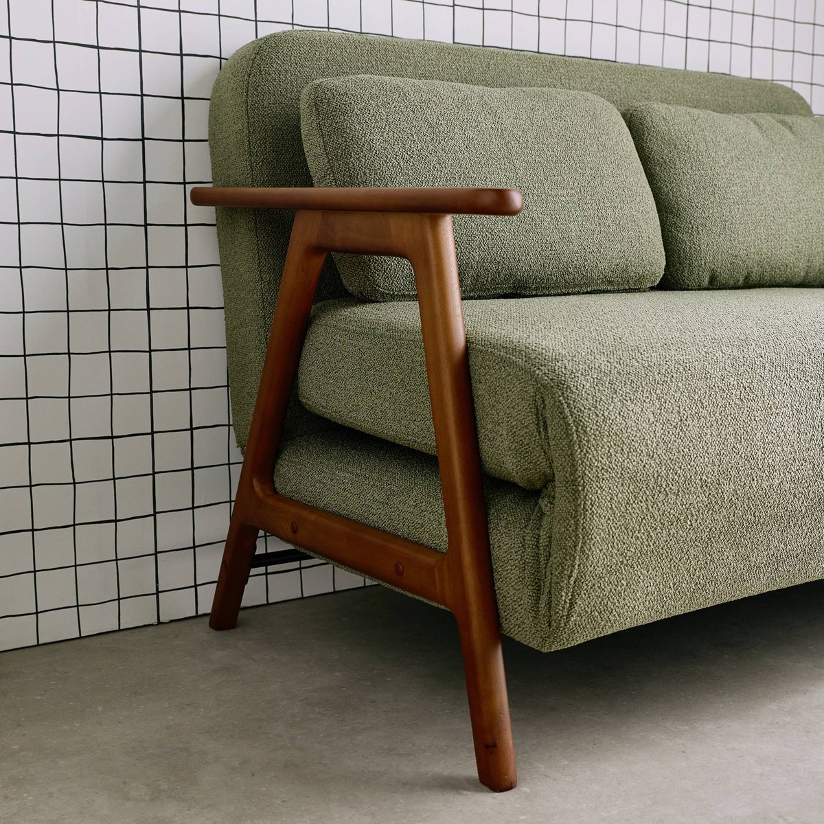 Banquette canapé convertible 2 places bois d'hévéa teinté noyer clair et bouclette texturée SVEN kaki, SWEEEK
