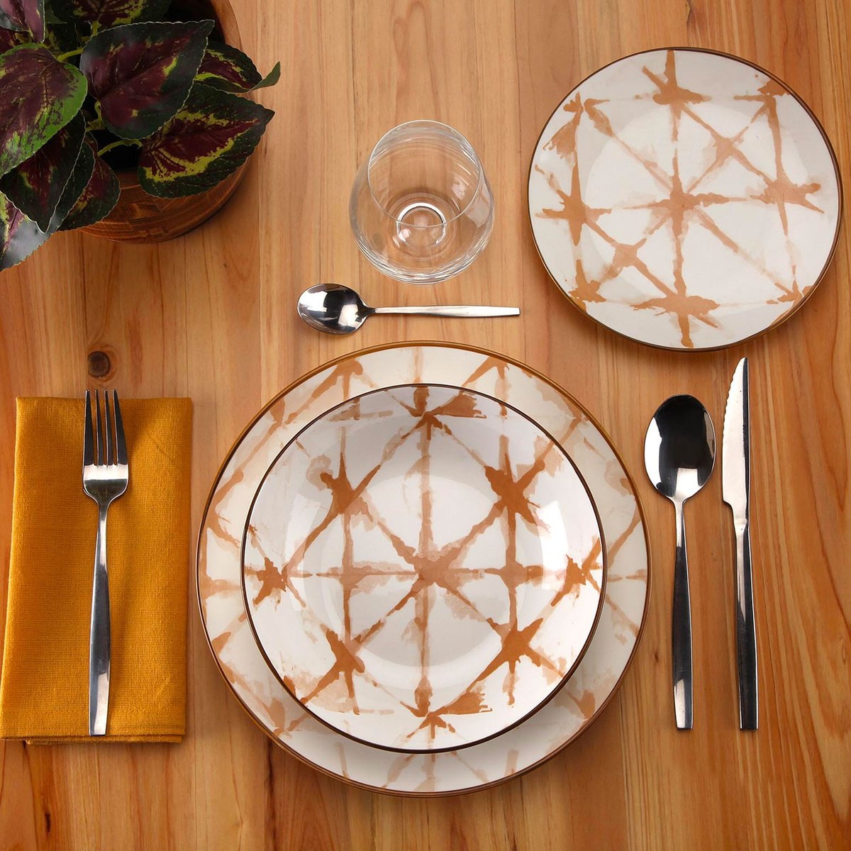 Service de 18 assiettes en porcelaine vanille : plates, creuses et à dessert jaune, VERSA