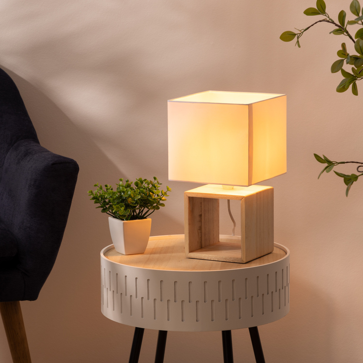 Lampe à poser en bois abat-jour en coton POJO blanc, ATMOSPHERA