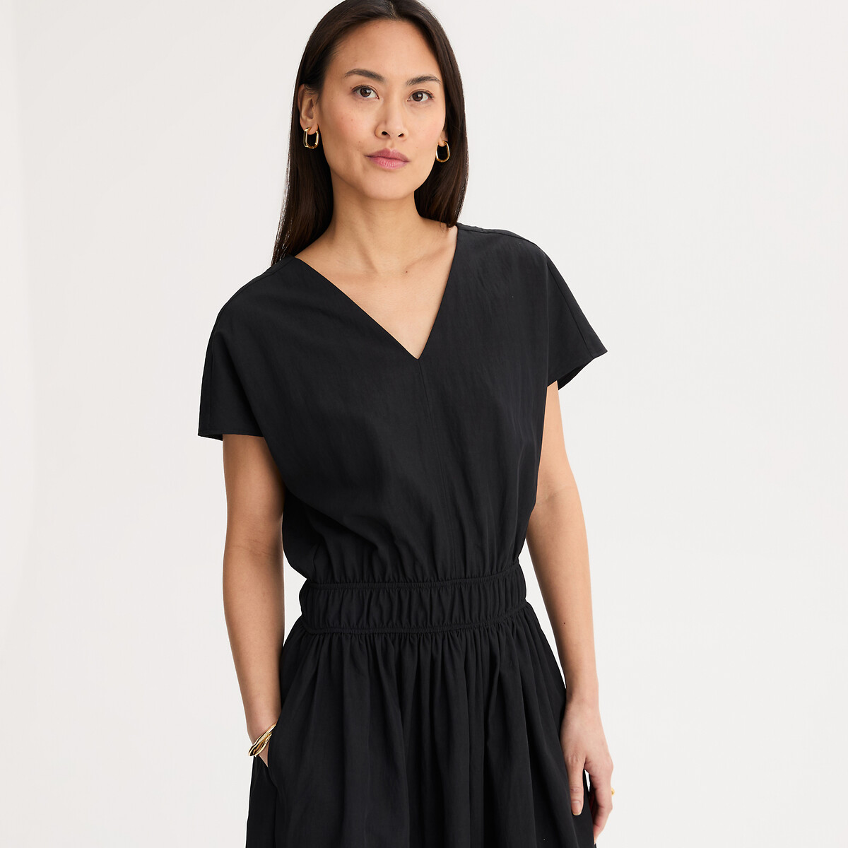 Kleid mit V-Ausschnitt und kurzen Ärmeln in Midi-Länge schwarz, ANNE WEYBURN
