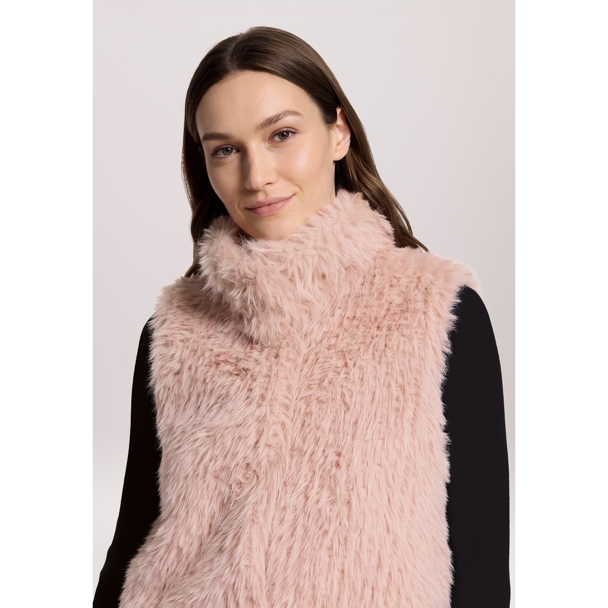 Veste sans manches en peluche à col rose dust, AMBER & JUNE