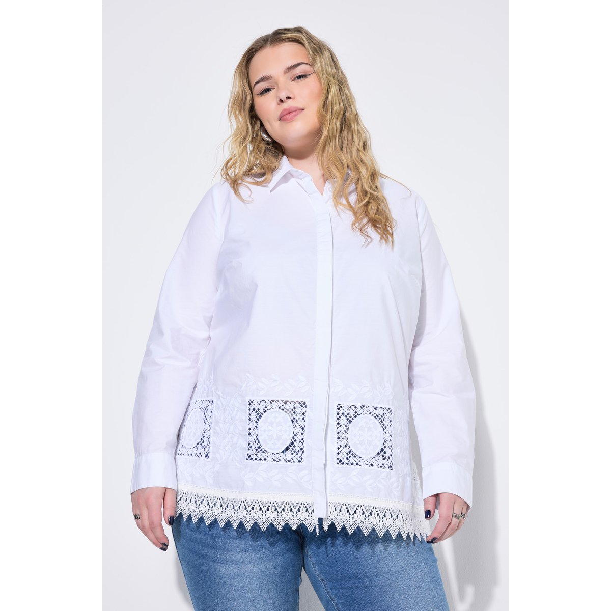 Chemisier avec dentelle ajourée à la base blanc cassé, STUDIO UNTOLD