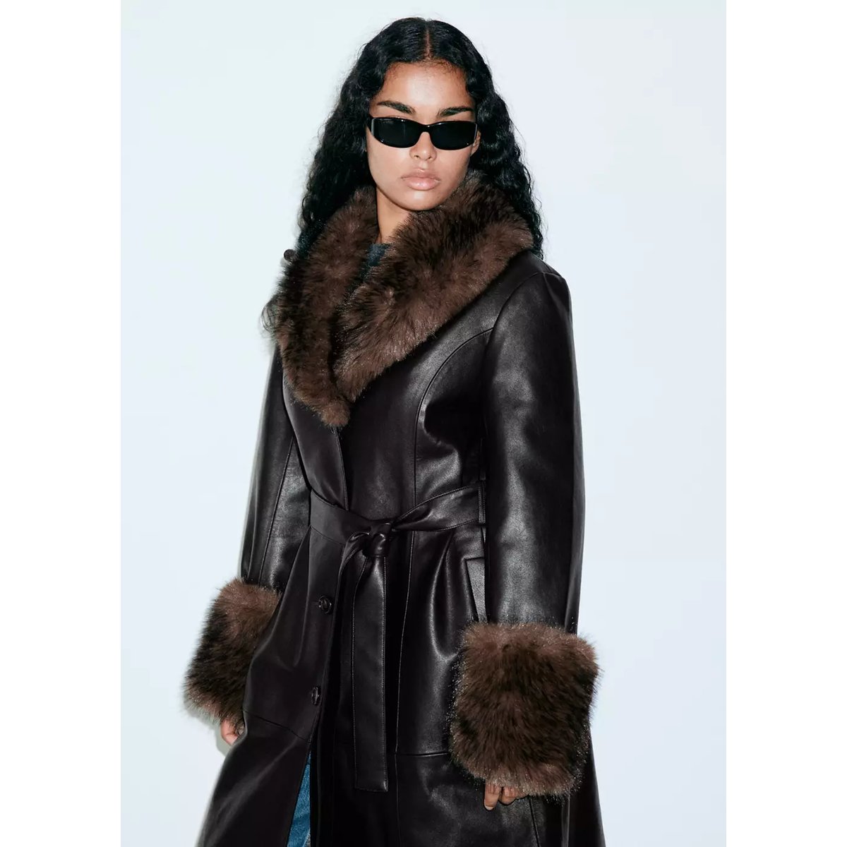 Manteau simili-cuir bordures imitation fourrure noir, MANGO